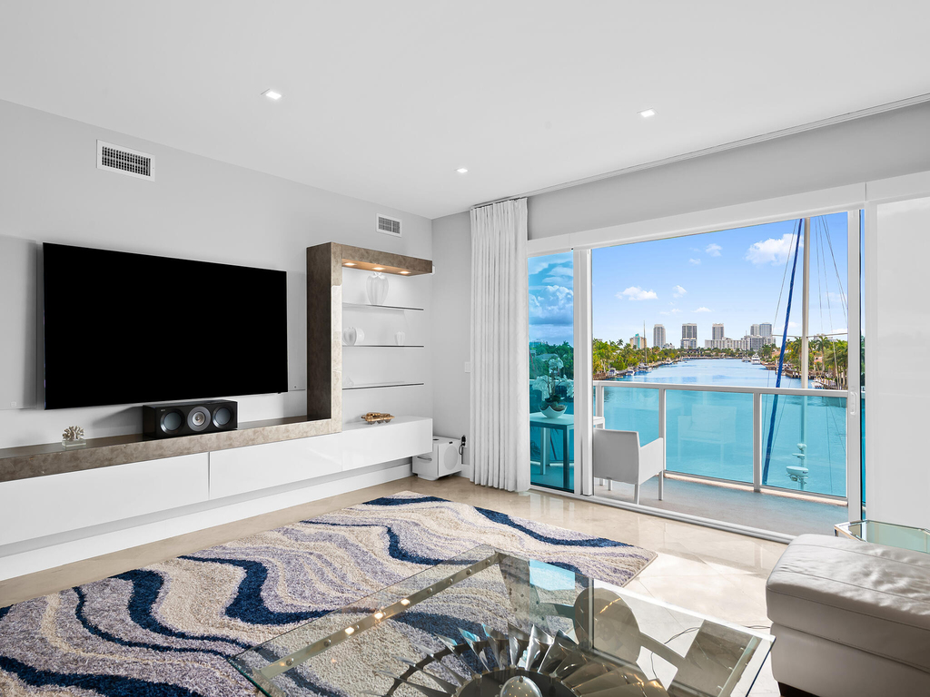 516 Hendricks Isle - Photo 0