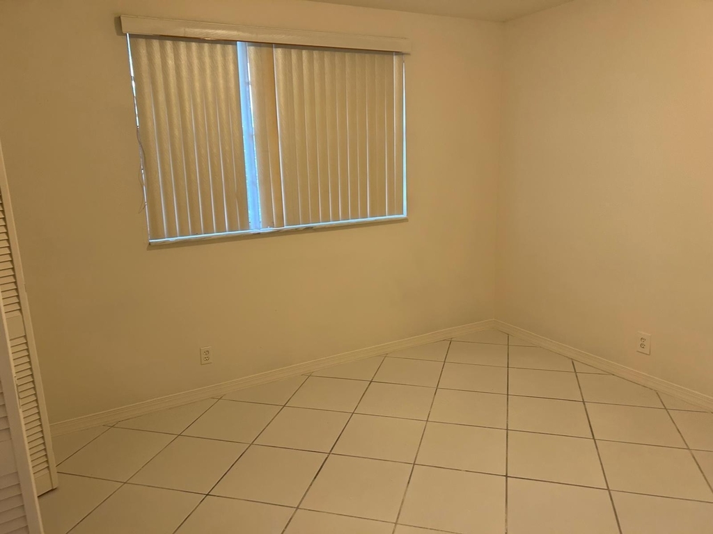 3900 Nw 76th Avenue - Photo 7