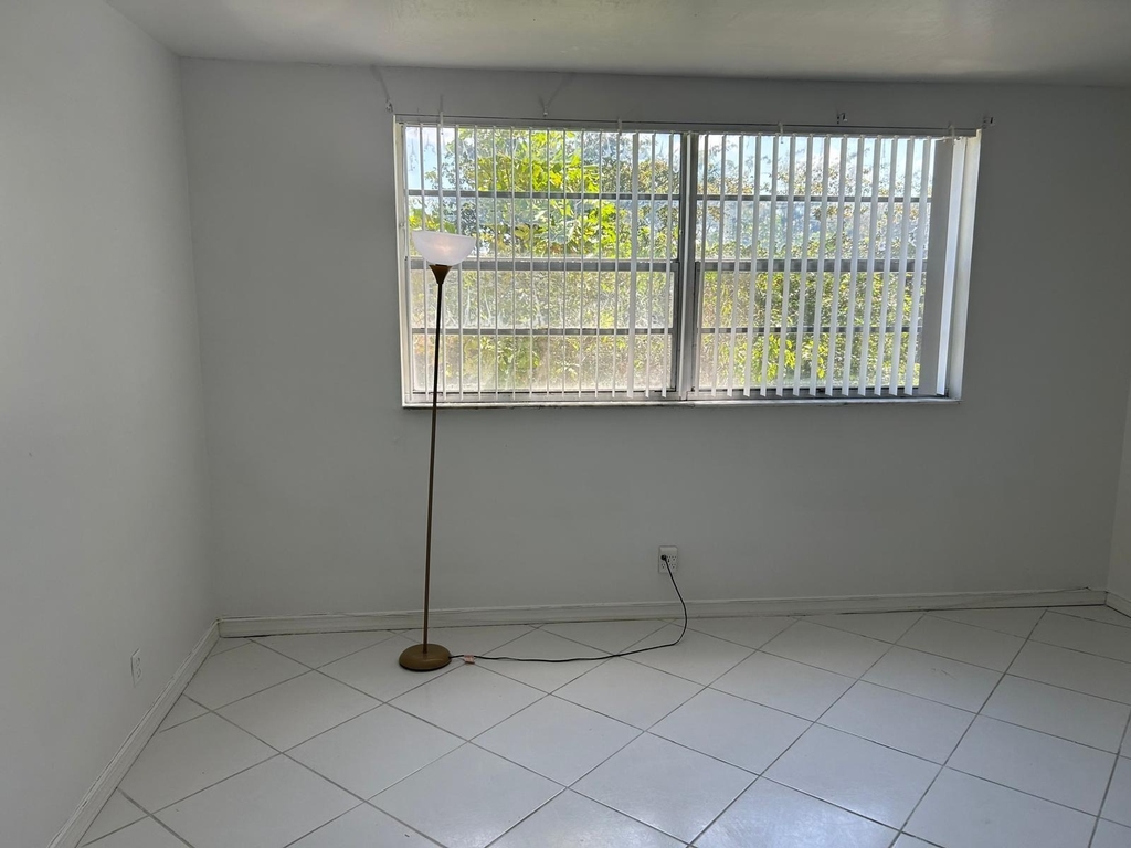 3900 Nw 76th Avenue - Photo 11