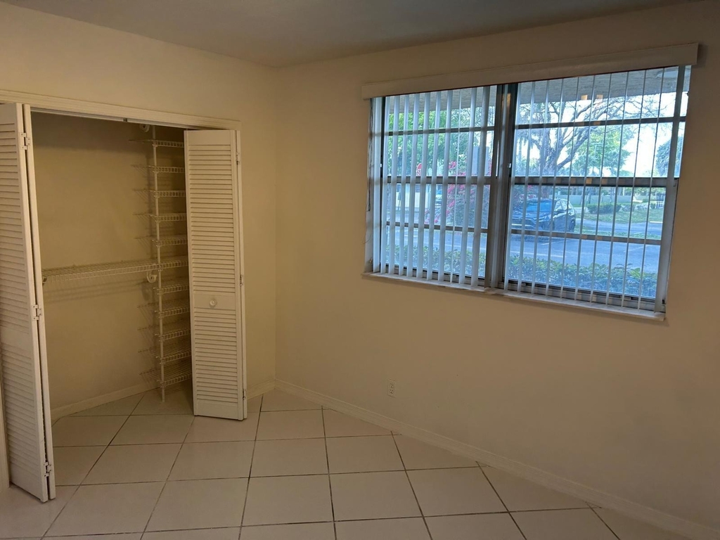 3900 Nw 76th Avenue - Photo 8