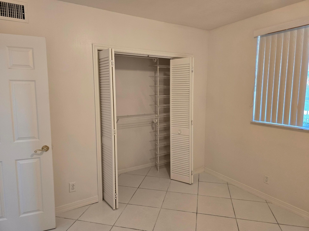 3900 Nw 76th Avenue - Photo 3