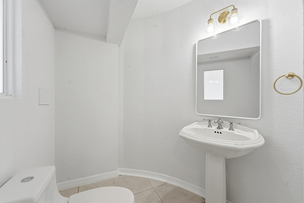 1641 Ne 56th Court - Photo 2