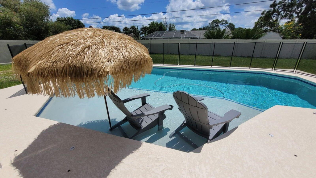365 Nw Hibiscus Street - Photo 2