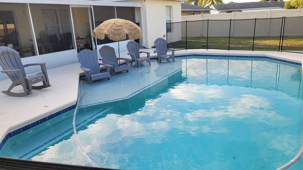 365 Nw Hibiscus Street - Photo 1