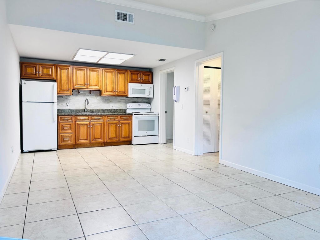 7168 Southgate Boulevard - Photo 6