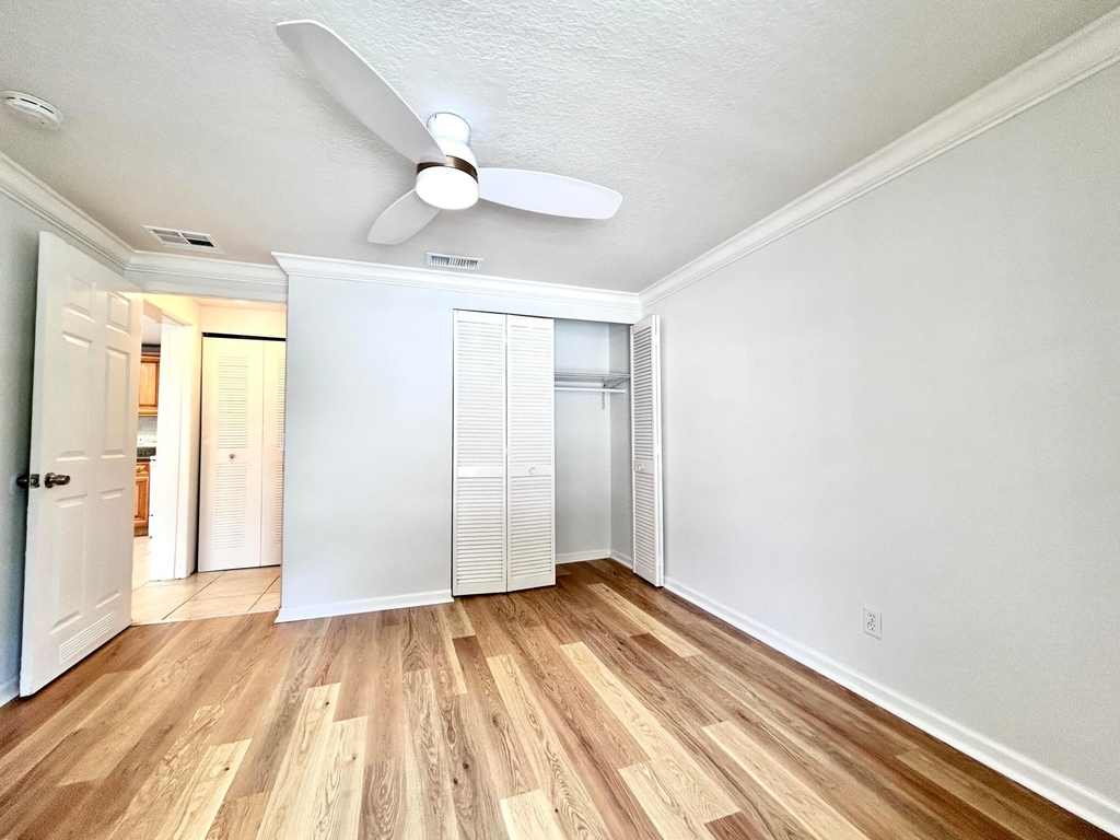7168 Southgate Boulevard - Photo 8