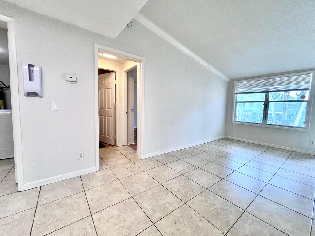 7168 Southgate Boulevard - Photo 4