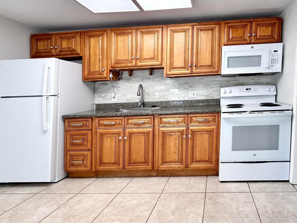 7168 Southgate Boulevard - Photo 5