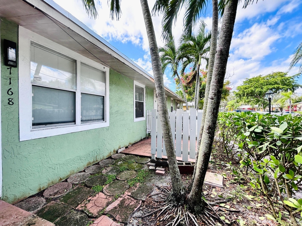 7168 Southgate Boulevard - Photo 3