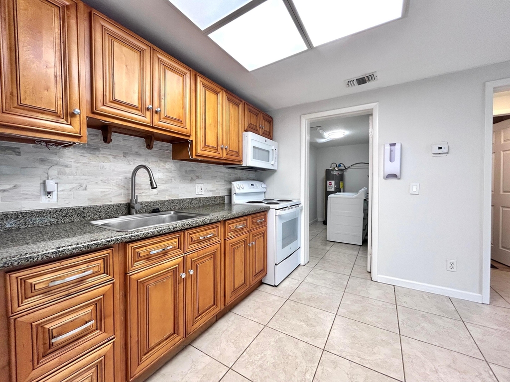 7168 Southgate Boulevard - Photo 0