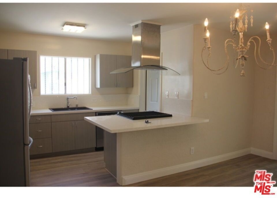 1120 S Plymouth Boulevard - Photo 7
