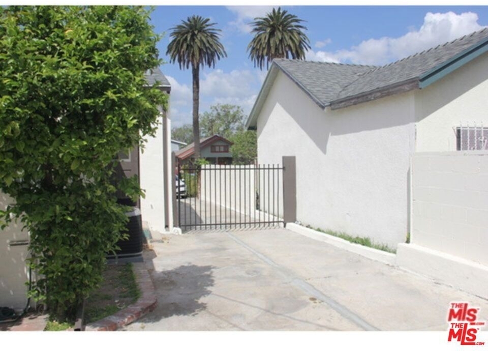 1120 S Plymouth Boulevard - Photo 6