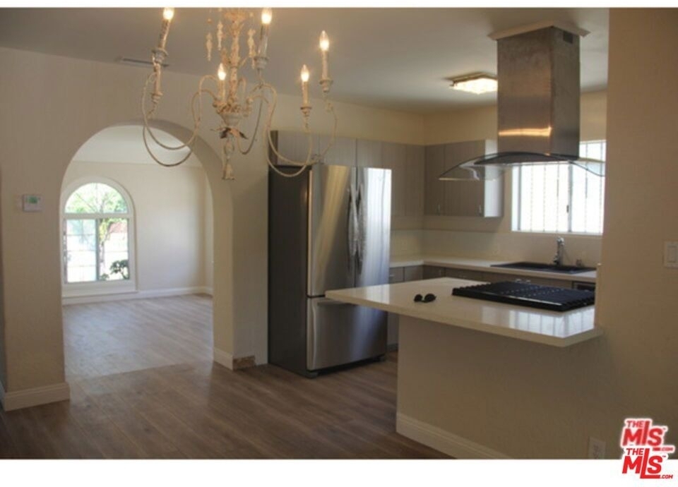 1120 S Plymouth Boulevard - Photo 2