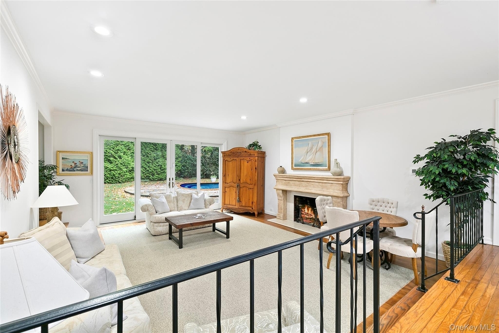 669 Hill Street - Photo 2
