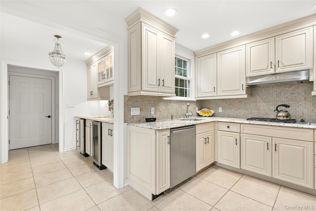 669 Hill Street - Photo 4