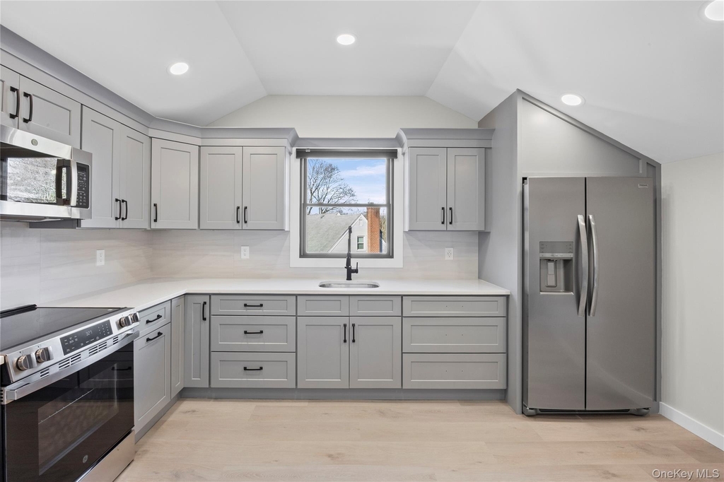 42 Lamport Avenue - Photo 9