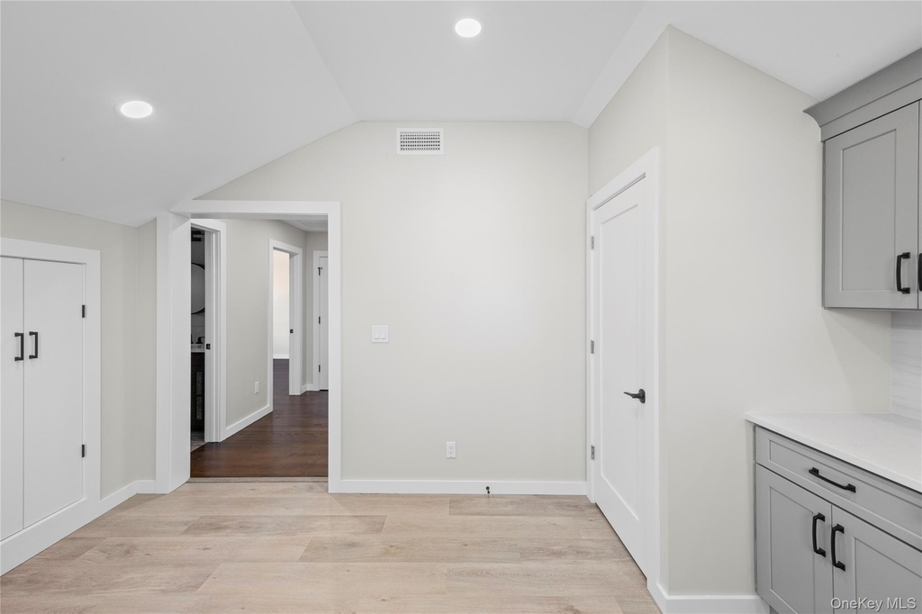 42 Lamport Avenue - Photo 10