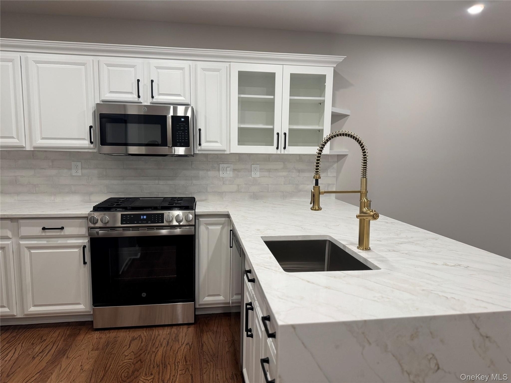 3111 Leeward Drive - Photo 2
