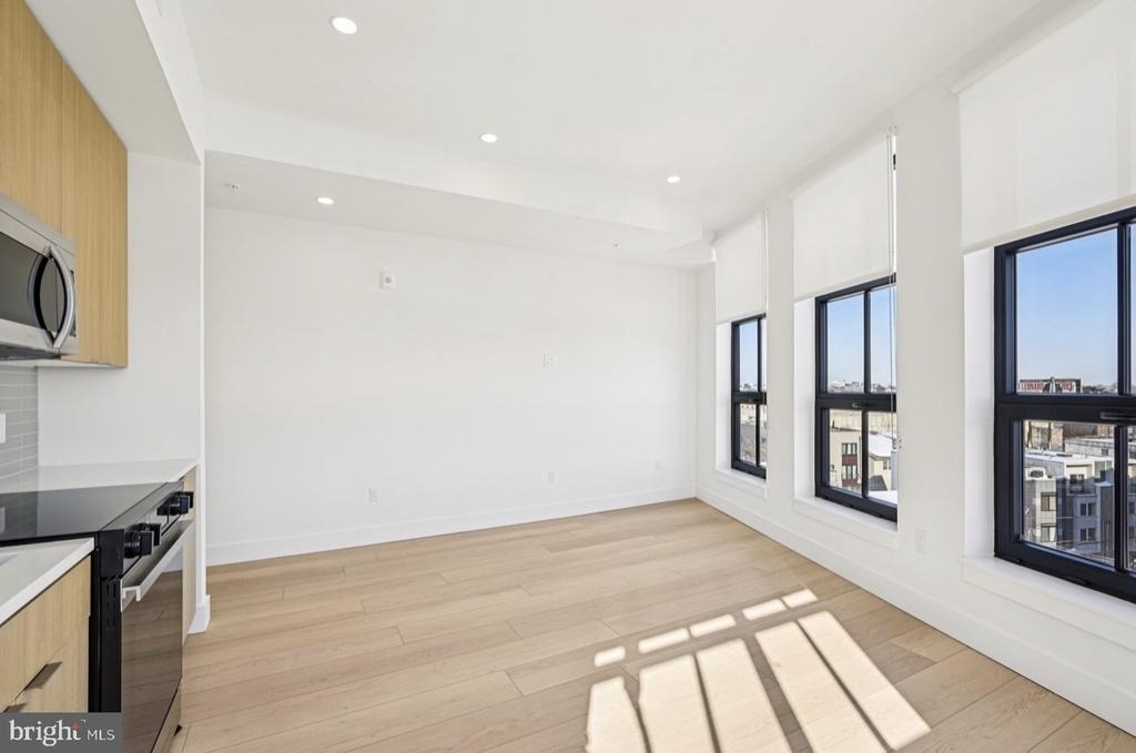 945 Frankford Ave - Photo 8
