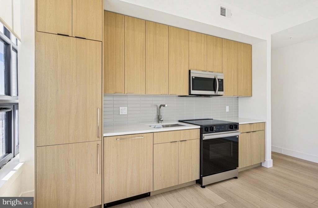 945 Frankford Ave - Photo 1