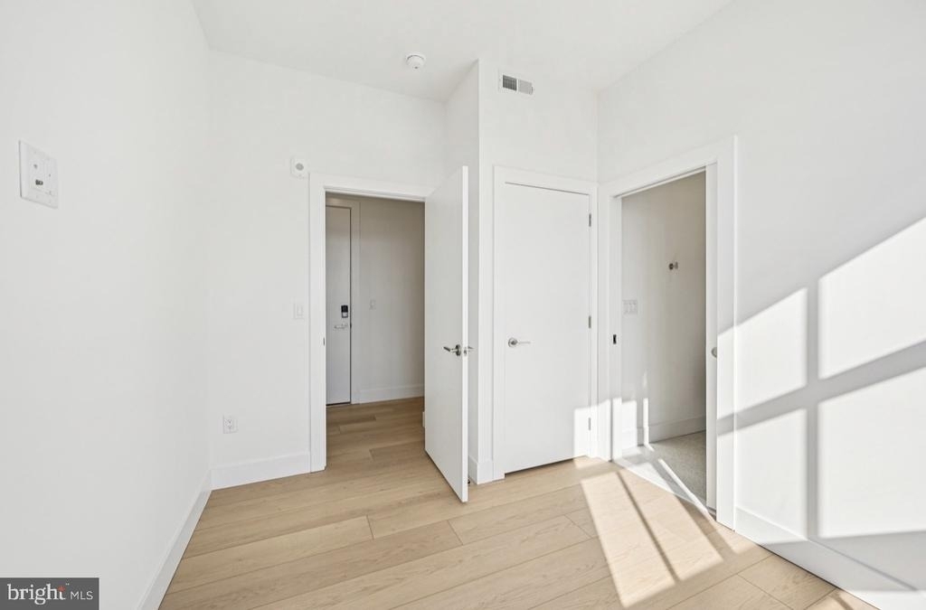 945 Frankford Ave - Photo 12