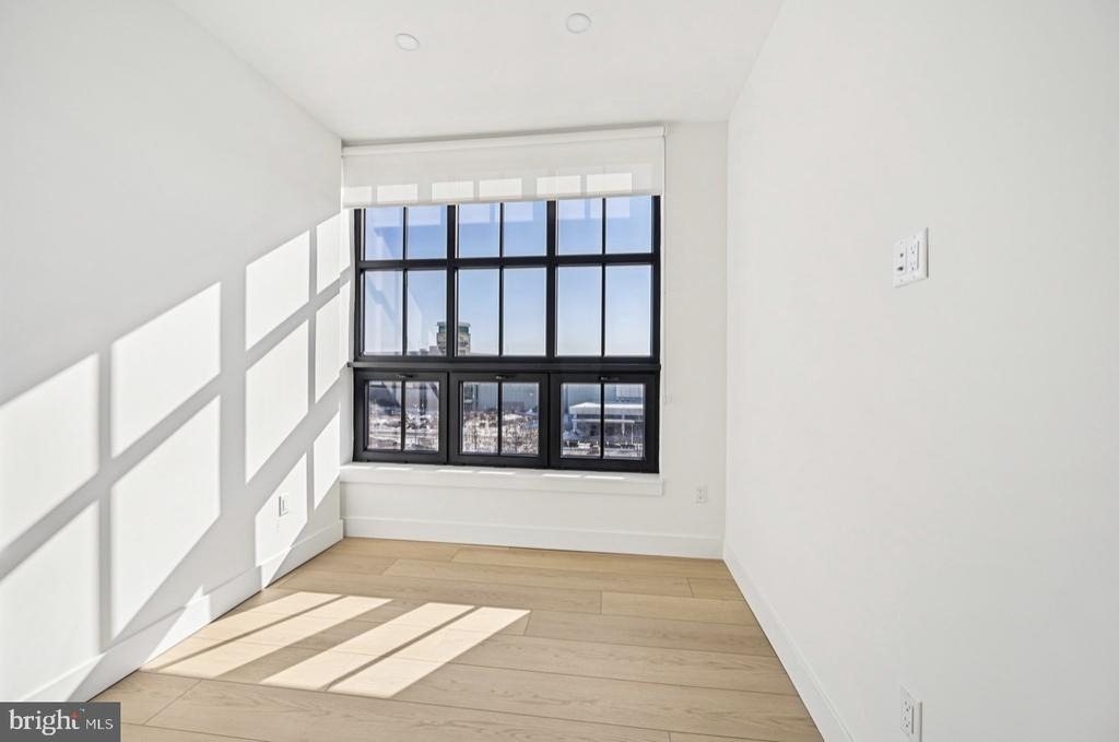 945 Frankford Ave - Photo 7