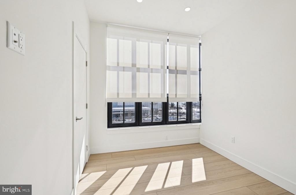 945 Frankford Ave - Photo 9