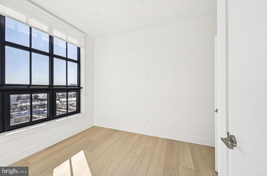 945 Frankford Ave - Photo 6