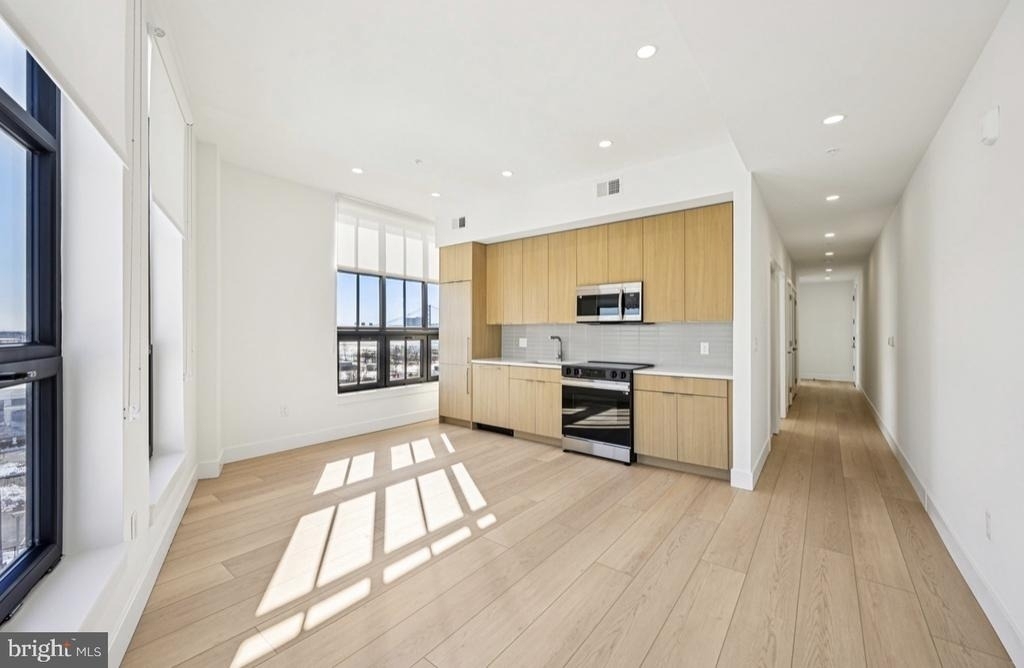 945 Frankford Ave - Photo 3