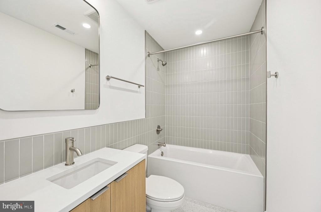 945 Frankford Ave - Photo 17