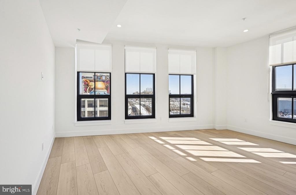 945 Frankford Ave - Photo 5