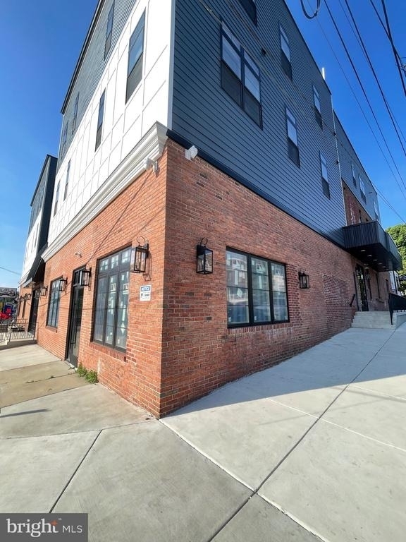 581 Jamestown - Photo 0