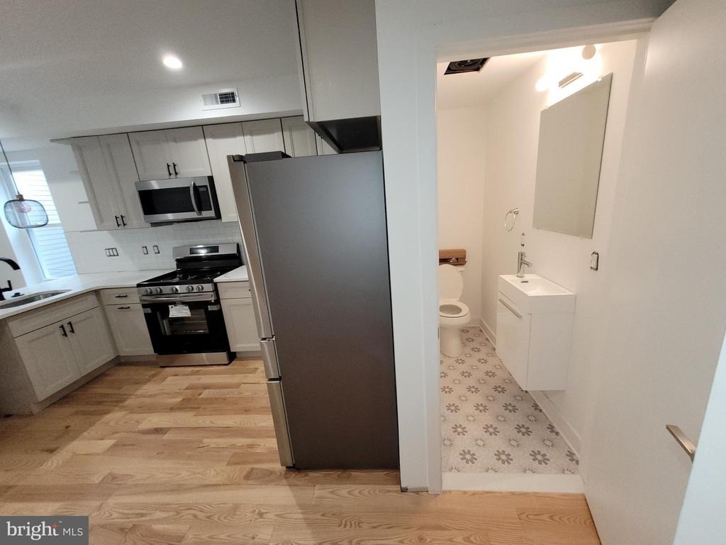 223 E Girard Avenue - Photo 15