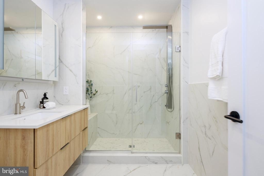 1099 Germantown Avenue - Photo 2