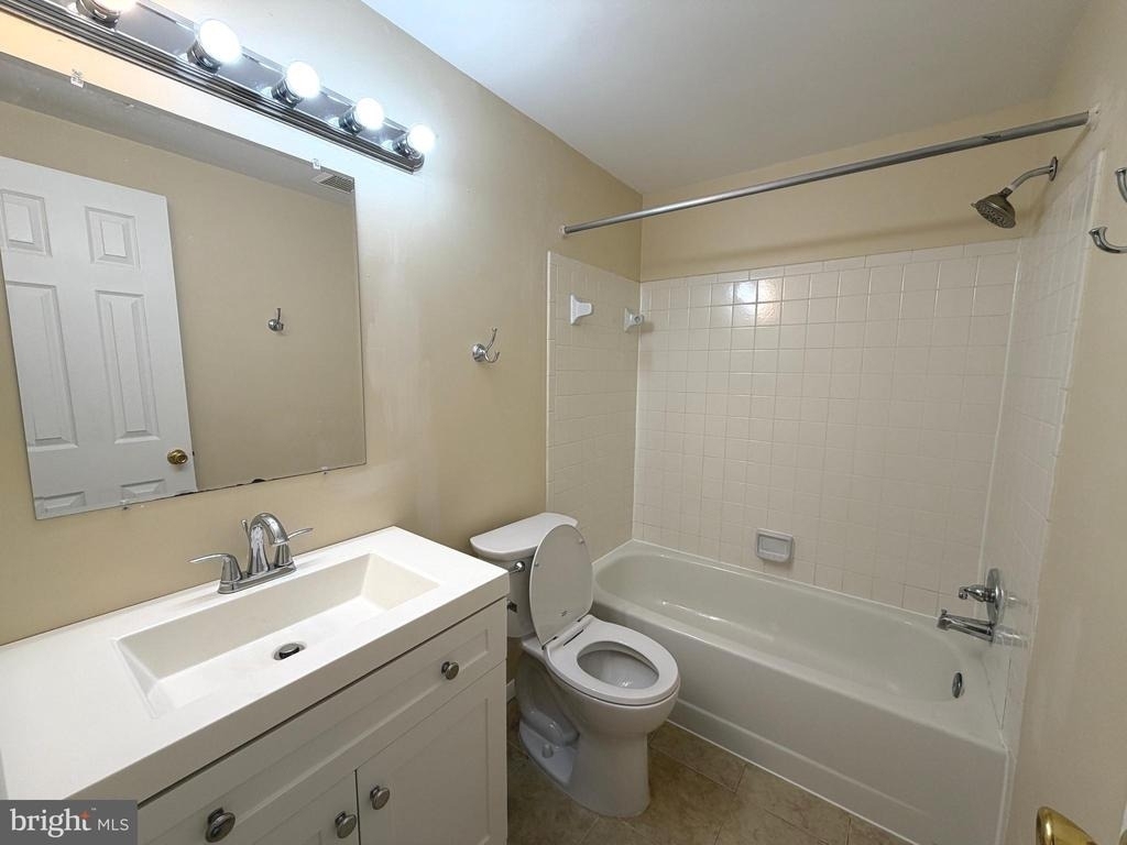 18131 Chalet Drive - Photo 19