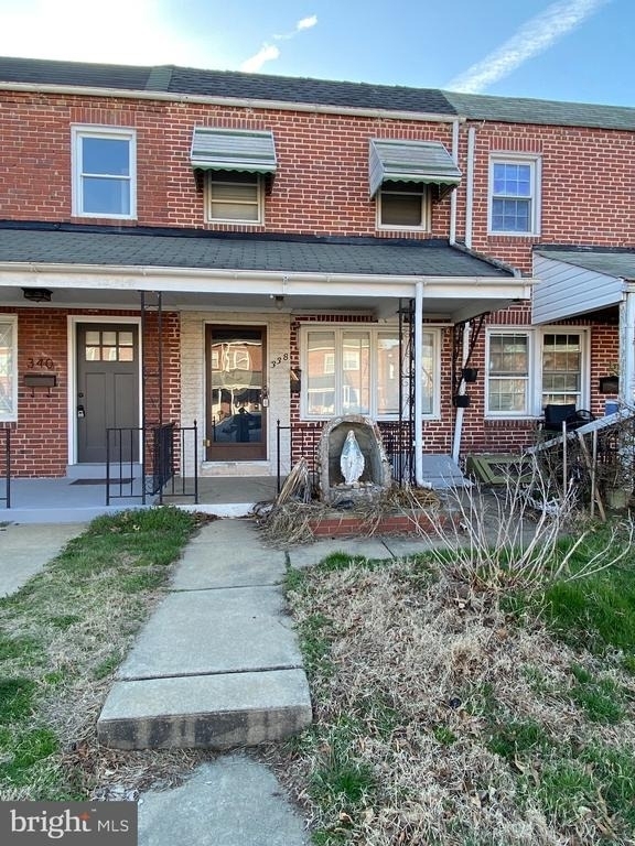 338 Gusryan Street - Photo 0