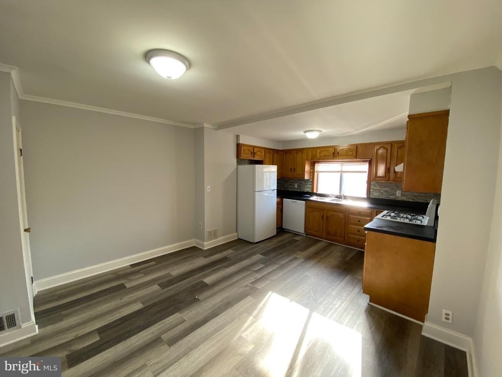 338 Gusryan Street - Photo 5
