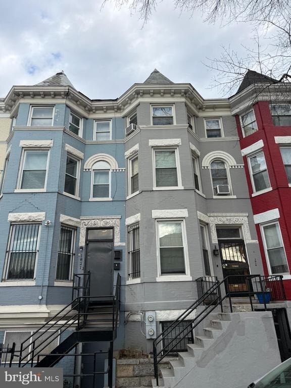 1821 N Capitol Street Ne - Photo 1