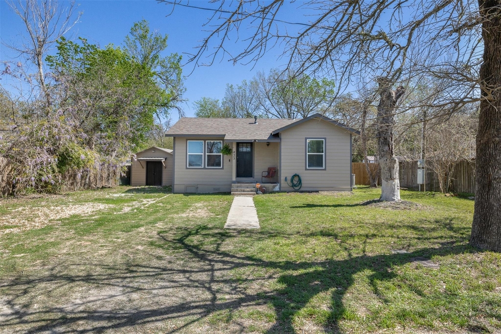 823 Hickory St - Photo 1