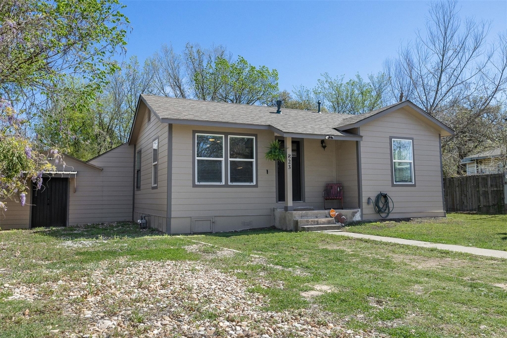 823 Hickory St - Photo 0