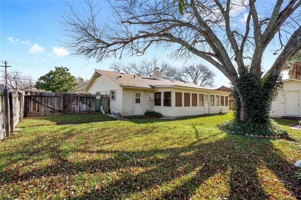 813 S Guadalupe St - Photo 26