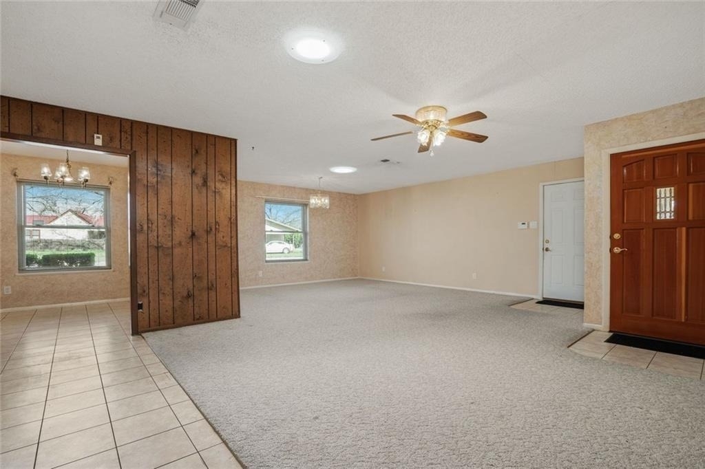 813 S Guadalupe St - Photo 4