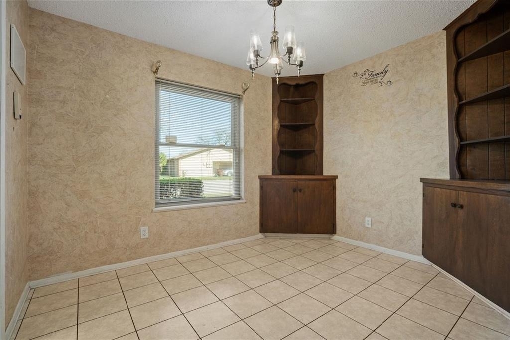 813 S Guadalupe St - Photo 10