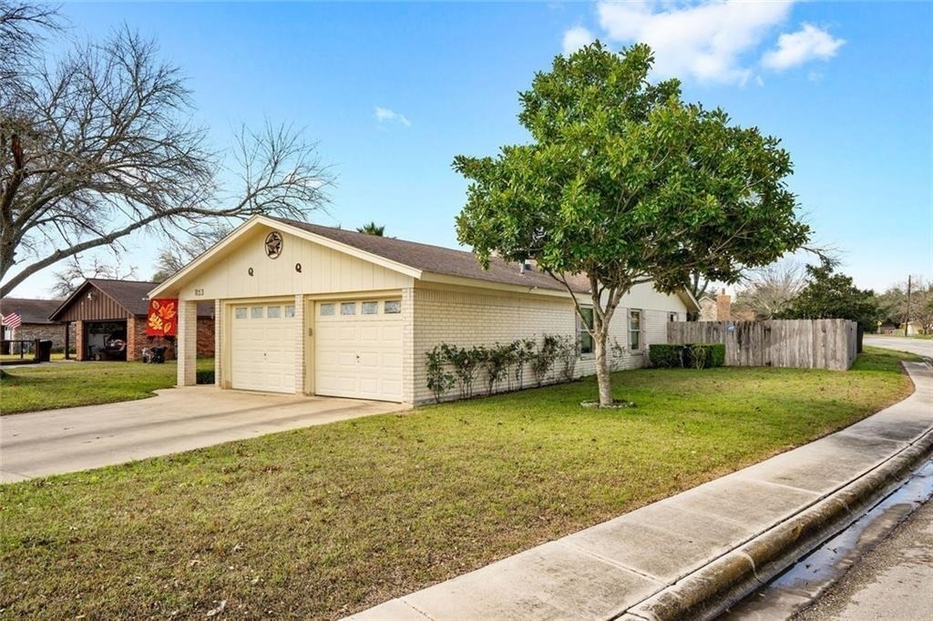 813 S Guadalupe St - Photo 27