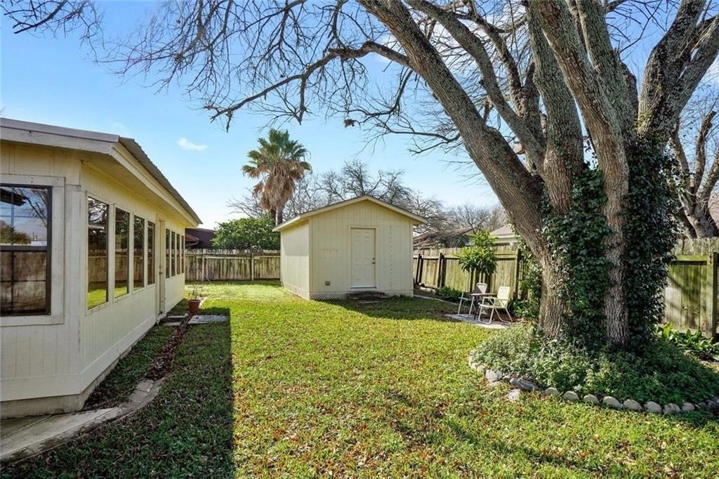 813 S Guadalupe St - Photo 25