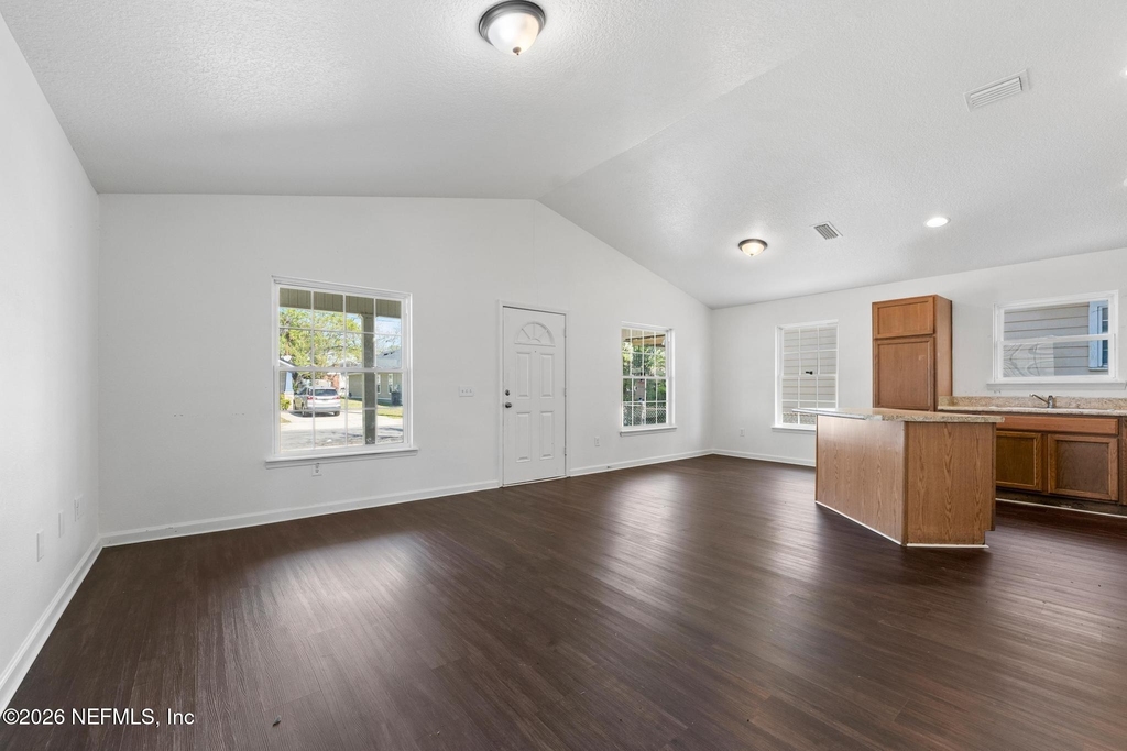 1470 Windle Street - Photo 2