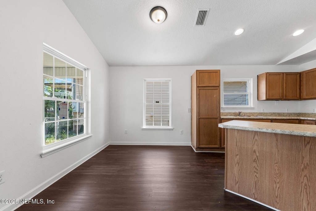 1470 Windle Street - Photo 3