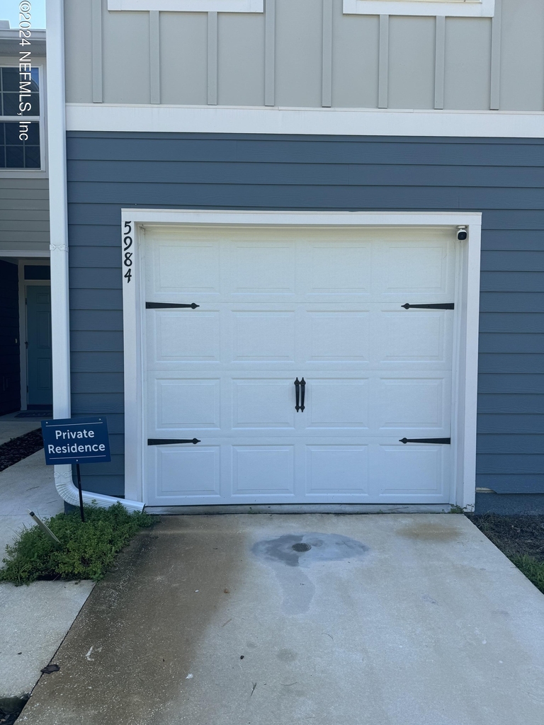 5984 Creekside Crossing Drive - Photo 0