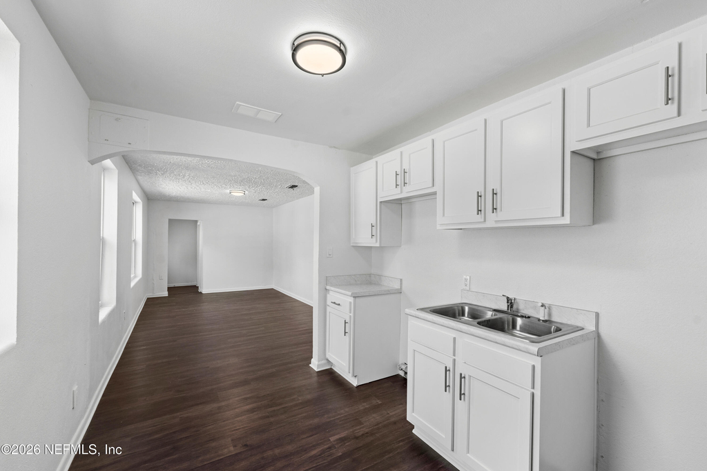 3250 Soutel Drive - Photo 7