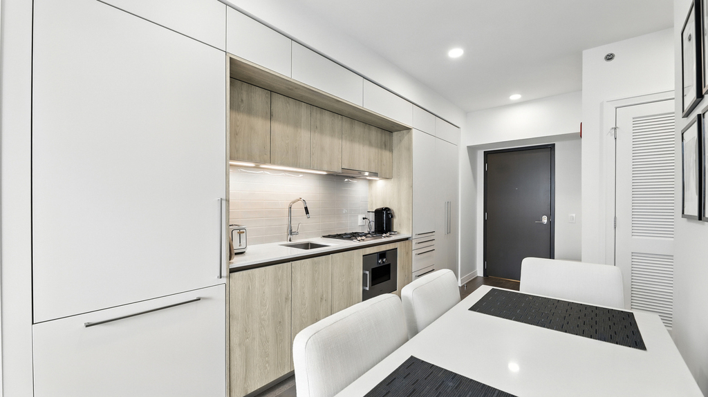 211 N Harbor Drive - Photo 3